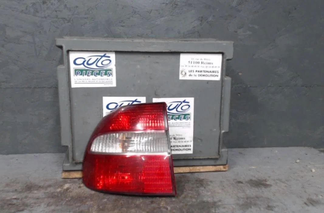 Feu arrière gauche VOLVO V 40 1  V 40 1 PHASE 2 BREAK occasion