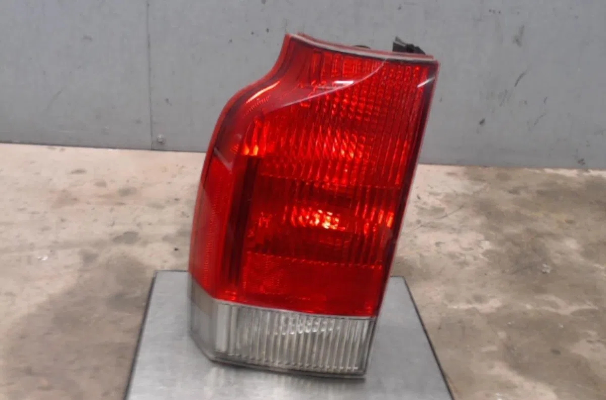 Feu arrière gauche VOLVO V 70 1 PHASE 2 BREAK occasion