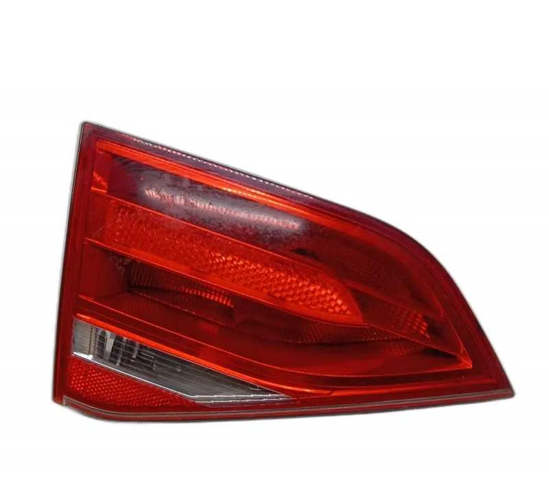 FEU ARRIERE INFERIEUR DROIT AUDI A4 8K5945096D