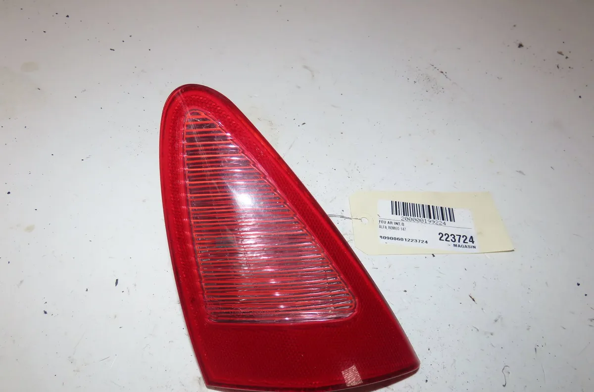 Feu arrière intérieur droit Alfa romeo 147 (937_) 1.6 16v t.spark (937.axa1a, 937.axb1a, 937.bxb1a) (2001-2010) occasion