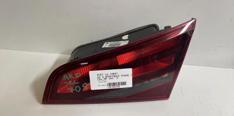 Feu arrière intérieur droit Audi A3 Sportback (8VA, 8VF) 1.6 tdi (2012) 5 portes occasion