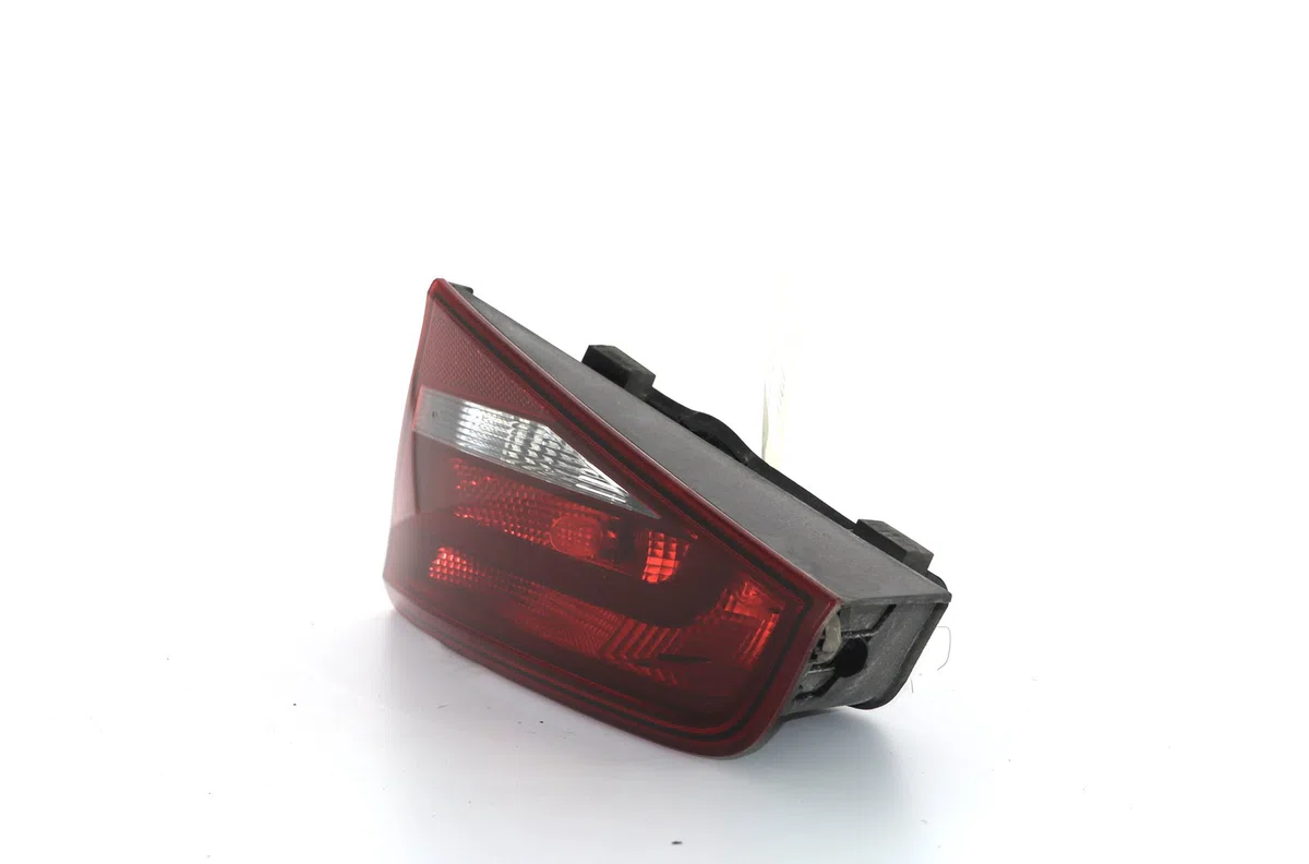 Feu arrière intérieur droit Audi A3 Sportback (8VA, 8VF) 1.6 tdi (2012) occasion