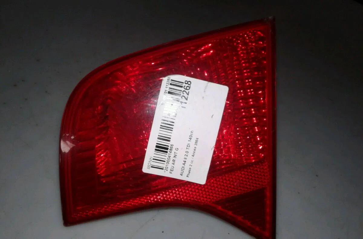 Feu arrière intérieur droit AUDI A4 2004 occasion