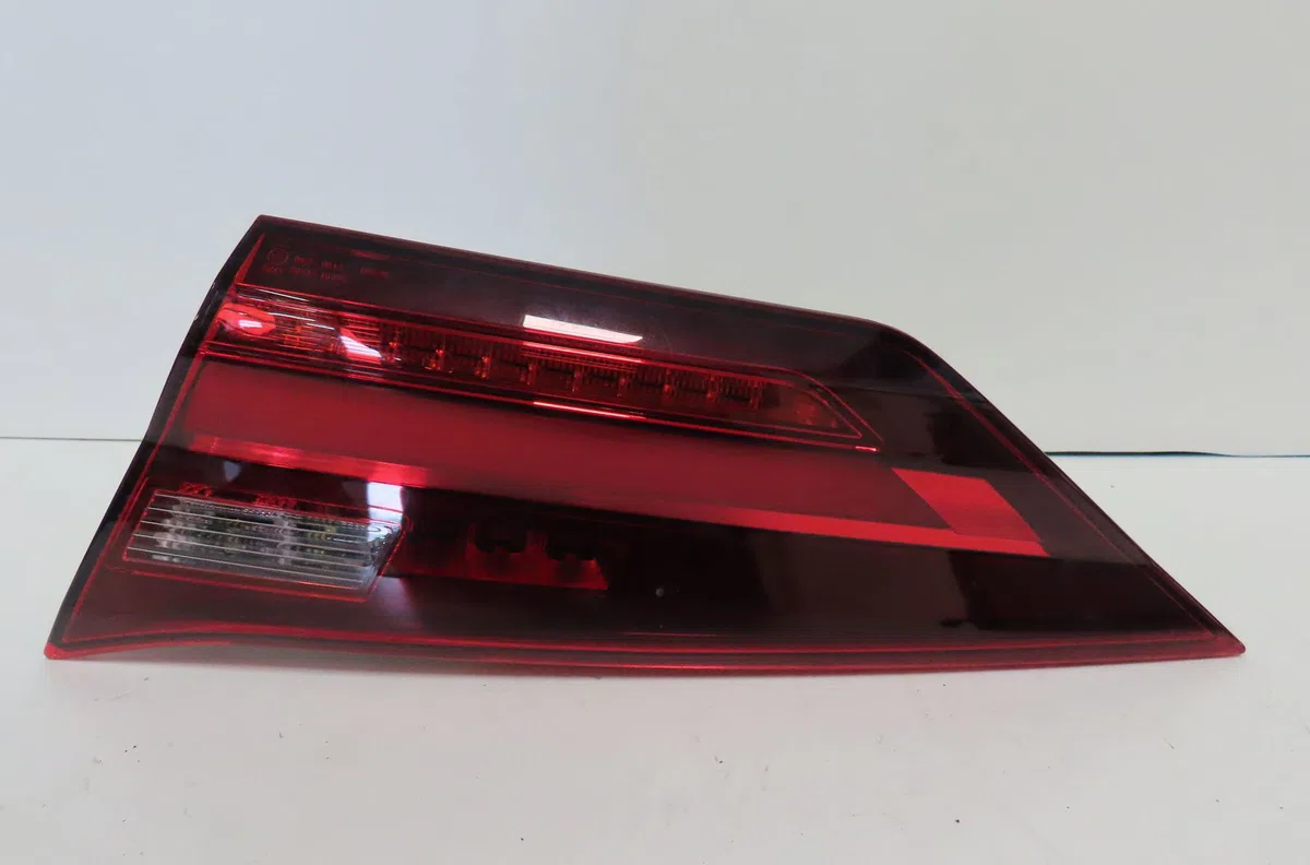 Feu arrière intérieur droit Bmw 1 (F40) 118 d (2019) occasion