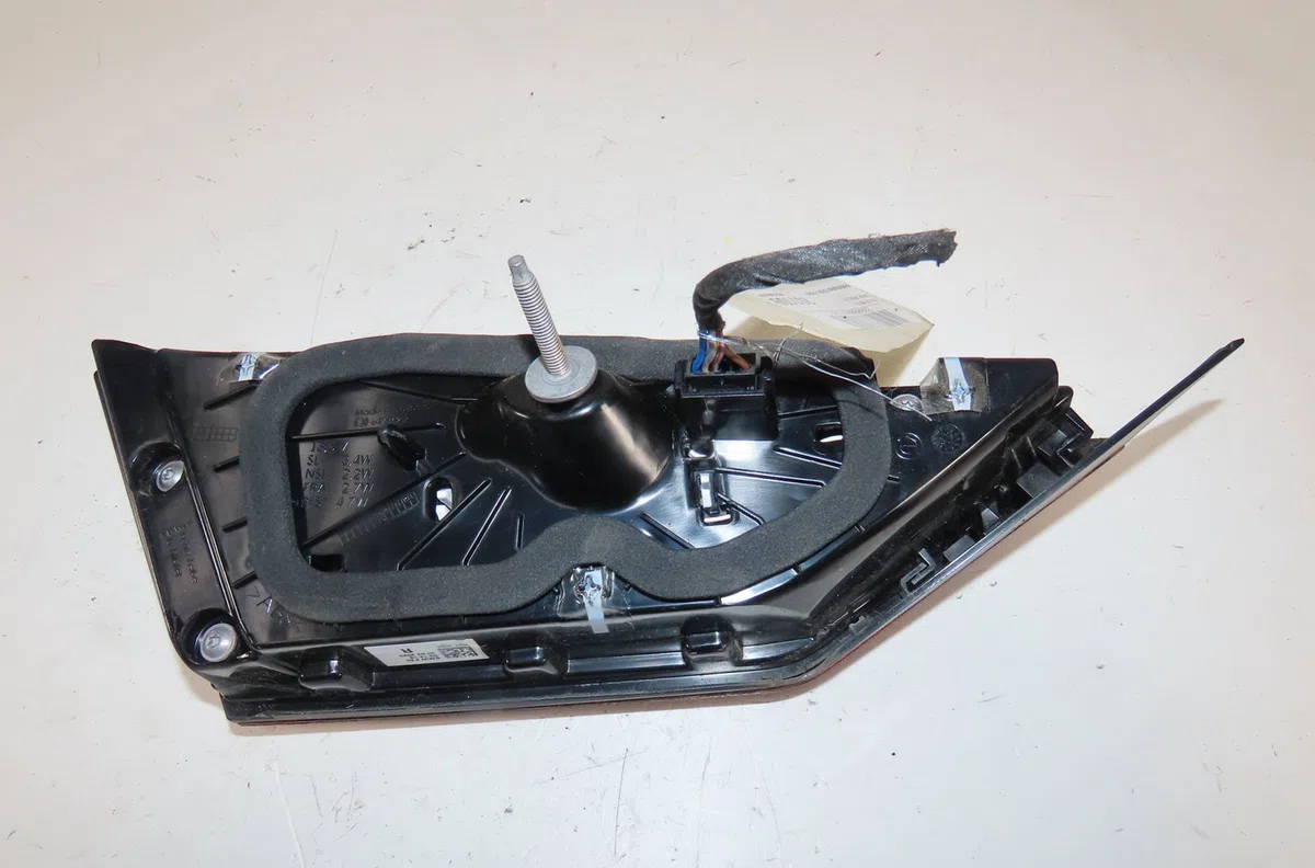 Feu arrière intérieur droit Bmw 1 (F40) 118 i (2019) 5 portes occasion