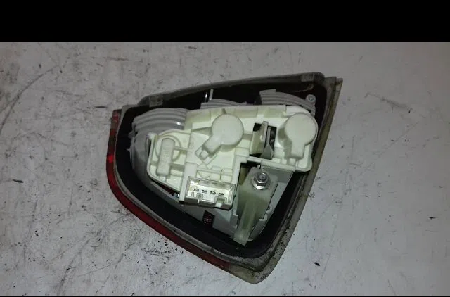 Feu arrière intérieur droit Bmw 3 (E90) 325 i (2004-2011) occasion