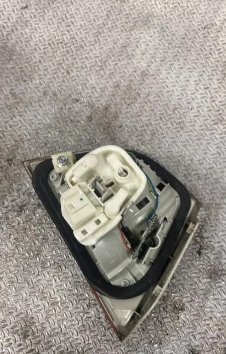 Feu arrière intérieur droit BMW SERIE 3 E90  SERIE 3 E90 PHASE 2 occasion