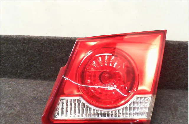 Feu arrière intérieur droit Chevrolet CRUZE (J300) 1.6 (2009) occasion