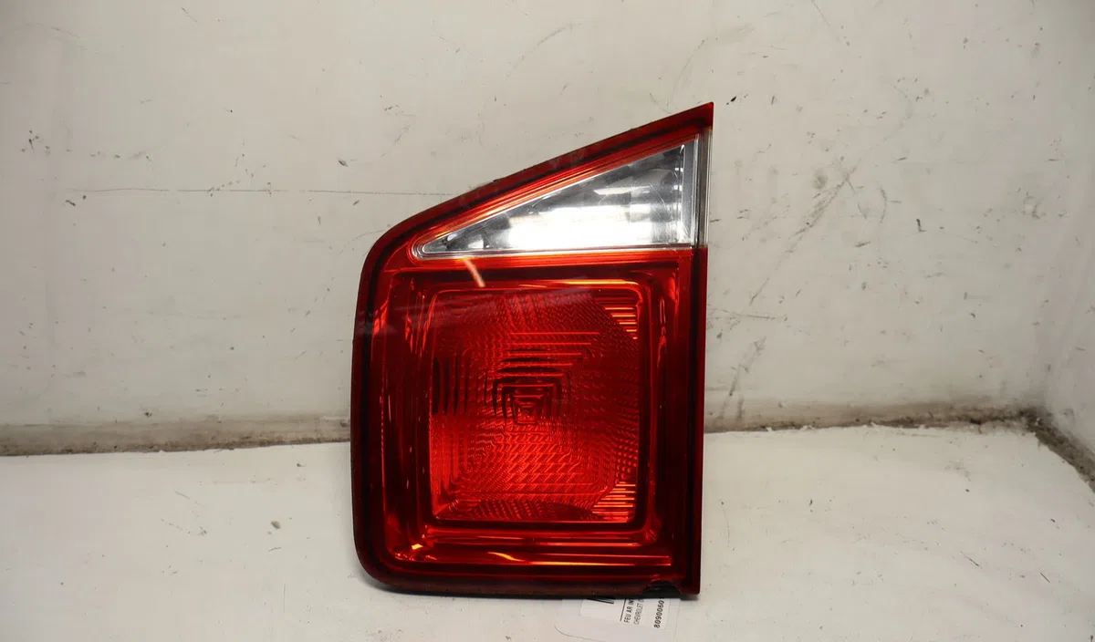 Feu arrière intérieur droit Chevrolet ORLANDO (J309) 1.8 (2011) occasion
