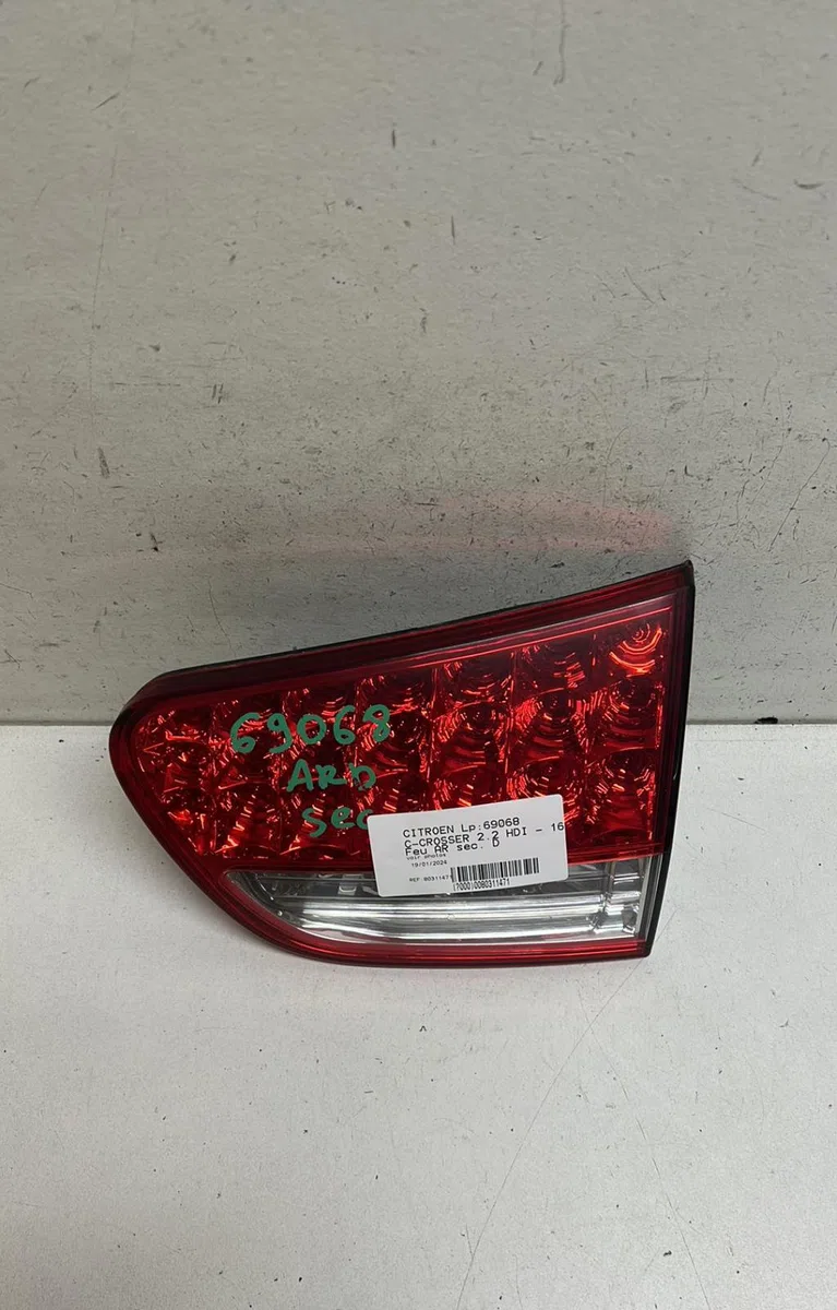 Feu arrière intérieur droit Citroen C-CROSSER (VU_, VV_) 2.2 hdi (2007-2012) 5 portes occasion