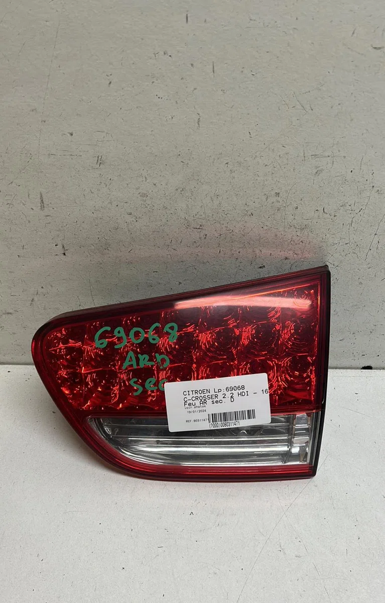 Feu arrière intérieur droit Citroen C-CROSSER (VU_, VV_) 2.2 hdi (2007-2012) 5 portes occasion