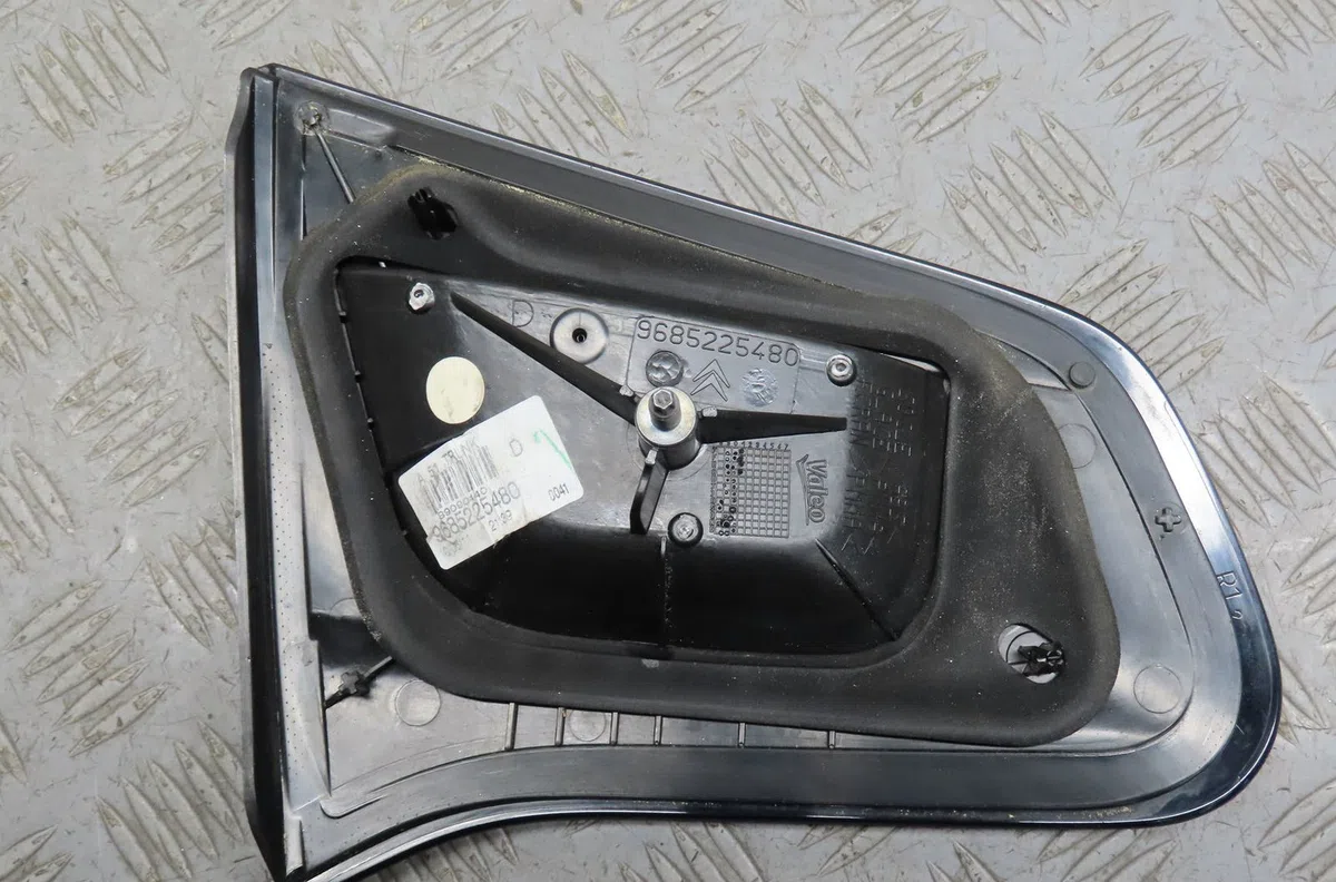 Feu arrière intérieur droit Citroen C3 II (SC_) 1.1 i (2009-2013) occasion