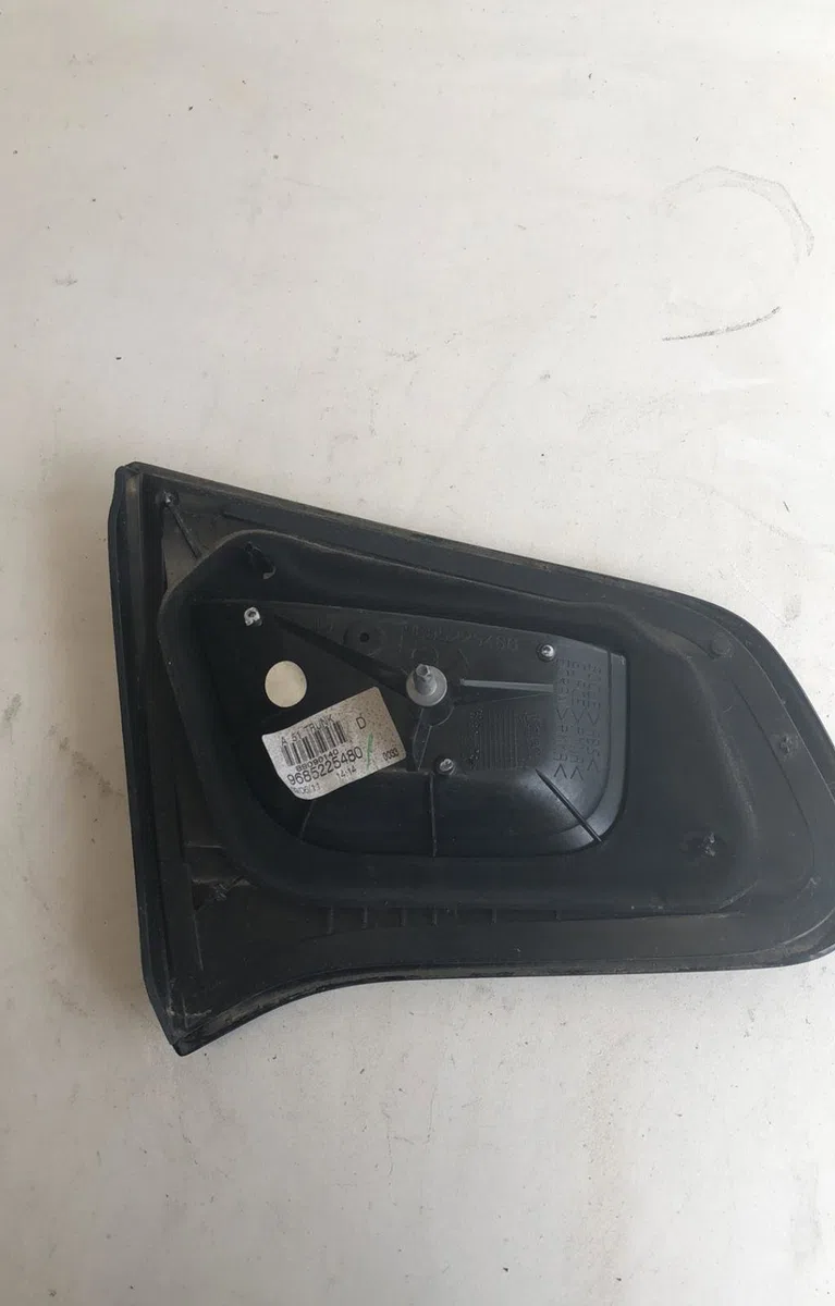 Feu arrière intérieur droit Citroen C3 II (SC_) 1.4 (2009-2016) 5 portes occasion