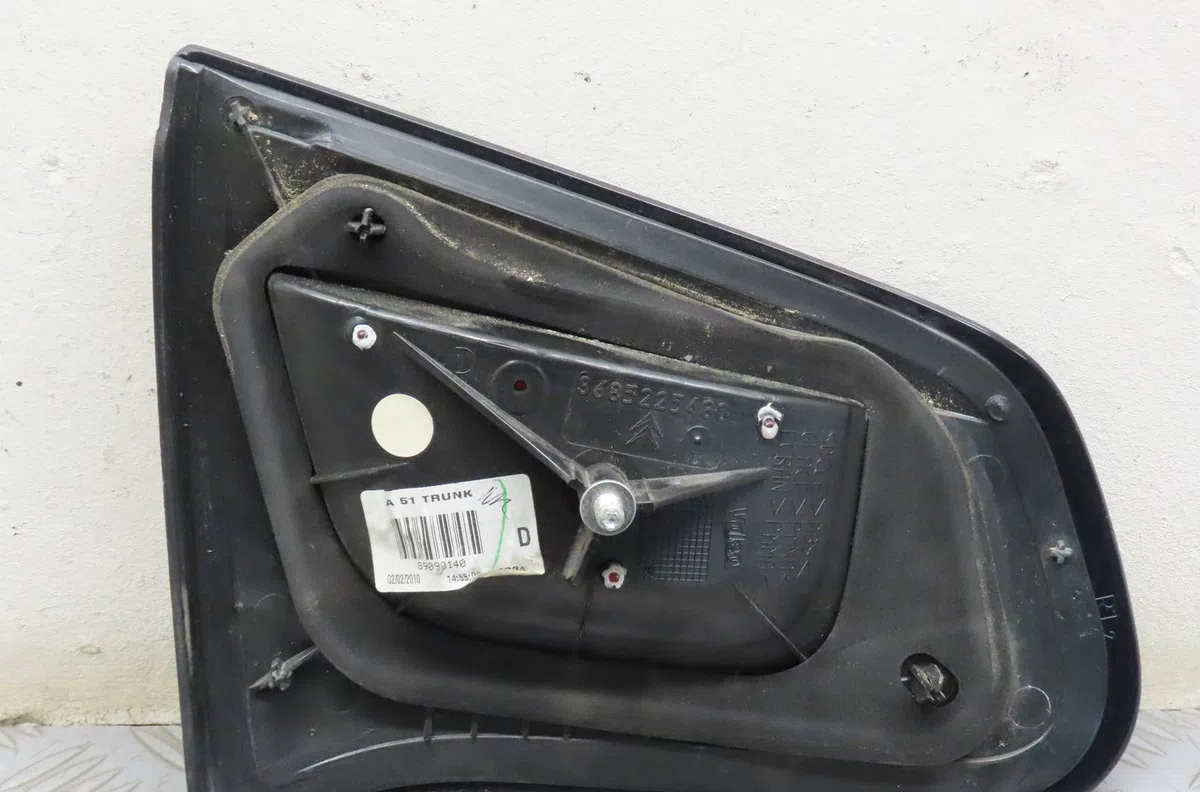 Feu arrière intérieur droit Citroen C3 II (SC_) 1.4 vti 95 (2009) occasion