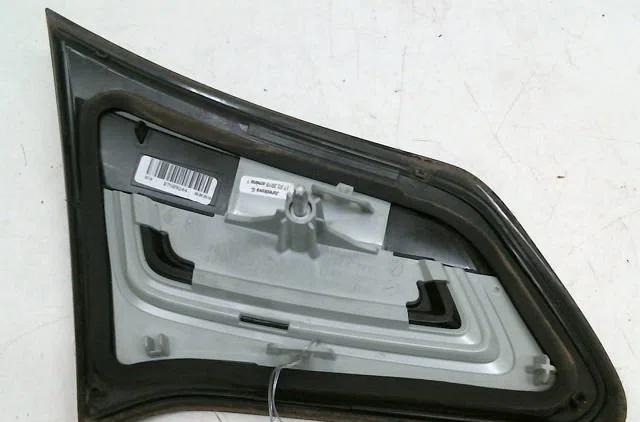 Feu arrière intérieur droit Citroën C4 II (NC_) 1.6 bluehdi 120 (2015) occasion