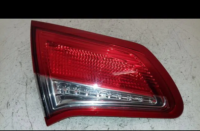 Feu arrière intérieur droit Citroën C4 II (NC_) 1.6 hdi 115 (2012) occasion