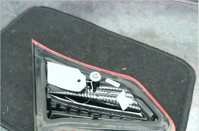 Feu arrière intérieur droit Citroën C4 II (NC_) 1.6 vti 120 (2009-2016) occasion