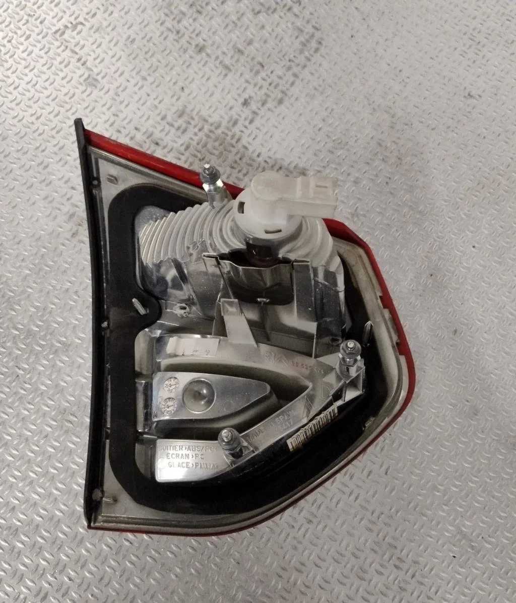 Feu arrière intérieur droit CITROEN C4 PICASSO 1  C4 PICASSO 1 occasion