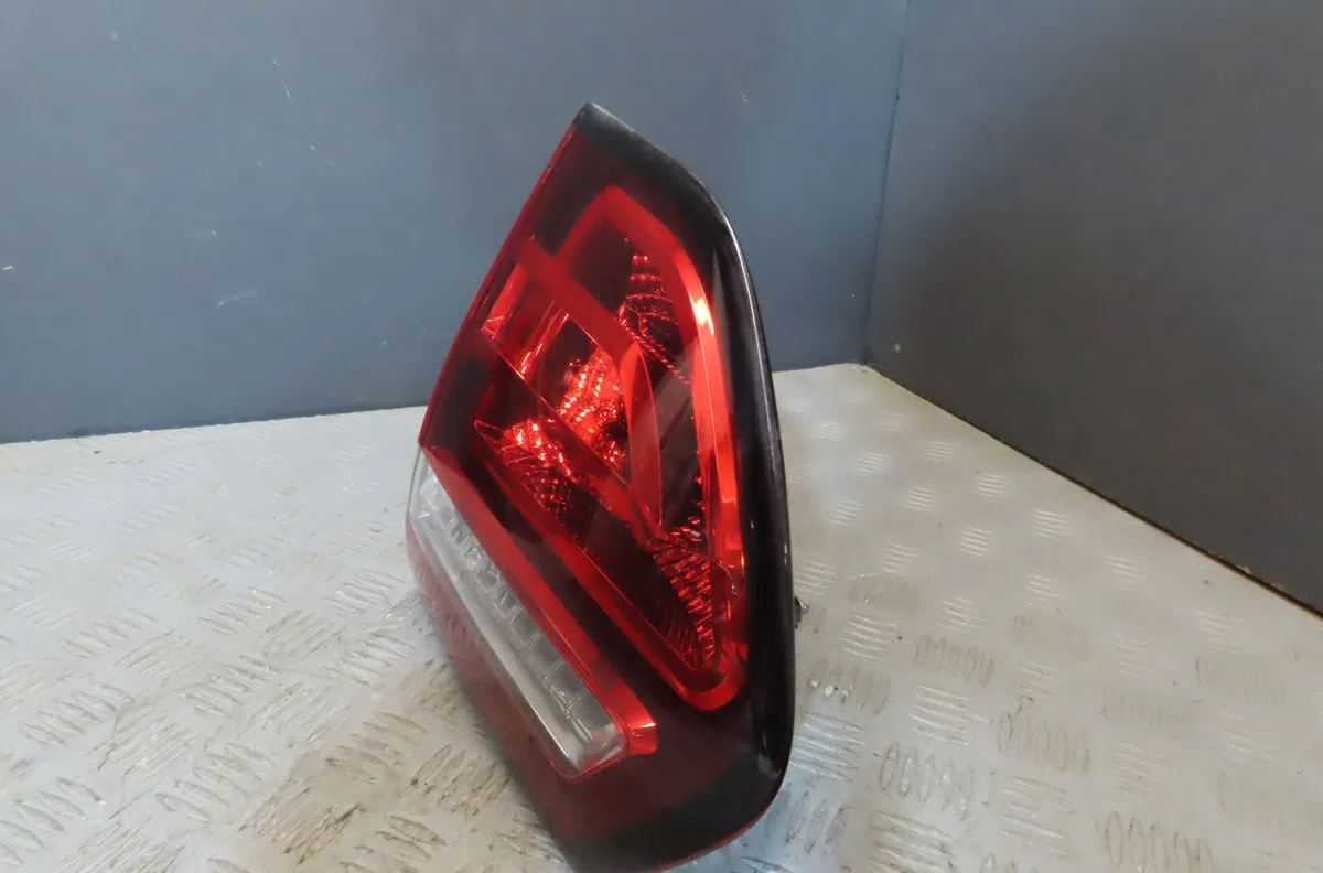 Feu arrière intérieur droit CITROEN C4 PICASSO 2011 occasion