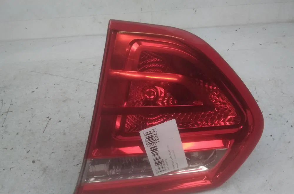 Feu arrière intérieur droit CITROEN C4 PICASSO I 2008 occasion