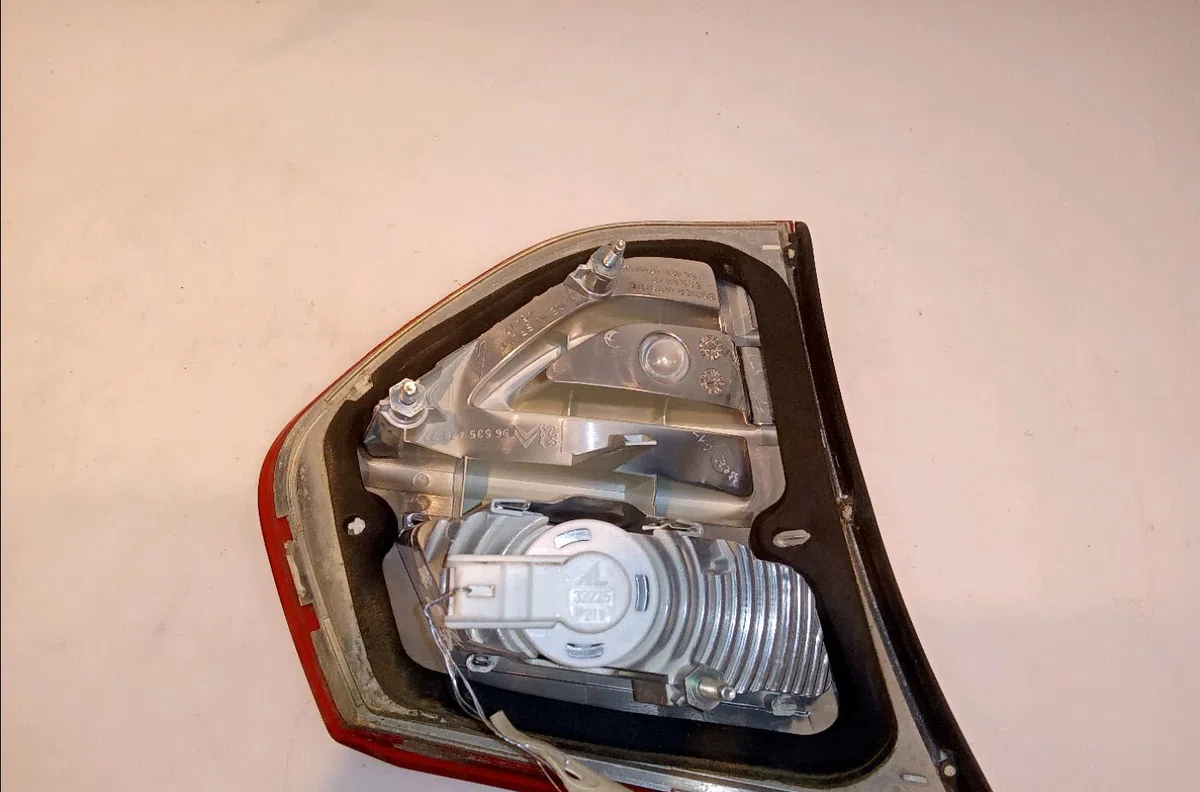 Feu arrière intérieur droit Citroen C4 PICASSO I Monospace (UD_) 1.6 vti 120 (2008-2013) occasion
