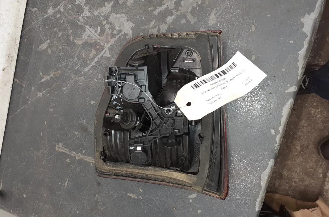Feu arrière intérieur droit Citroen C5 III Break (RW_) 2.2 hdi 200 (2010) occasion
