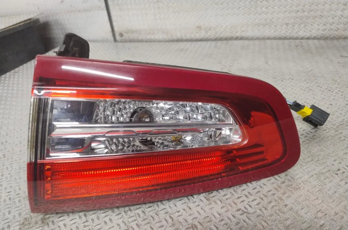 Feu arrière intérieur droit CITROEN DS5  DS5 PHASE 2 occasion