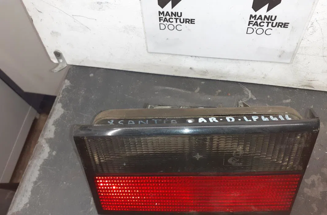 Feu arrière intérieur droit Citroen XANTIA (X1_, X2_) 2.1 turbo d 12v (1995-1999) occasion