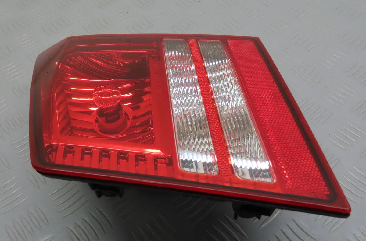 Feu arrière intérieur droit Dodge JOURNEY 2.0 crd (2008) occasion