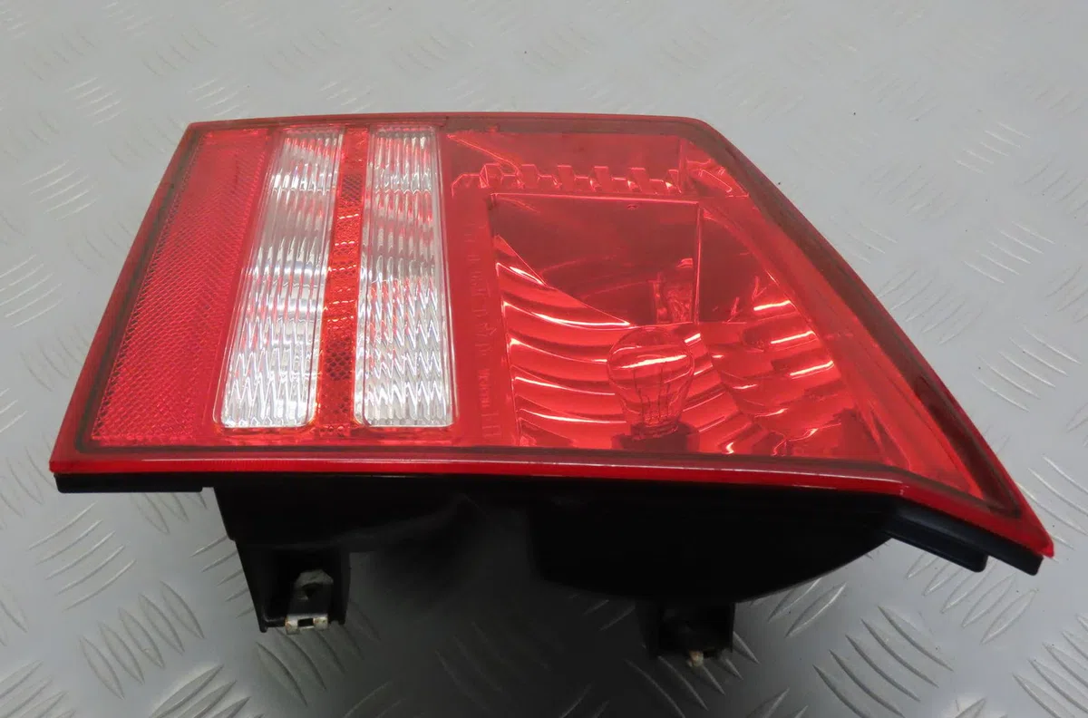 Feu arrière intérieur droit Dodge JOURNEY 2.0 crd (2008) occasion
