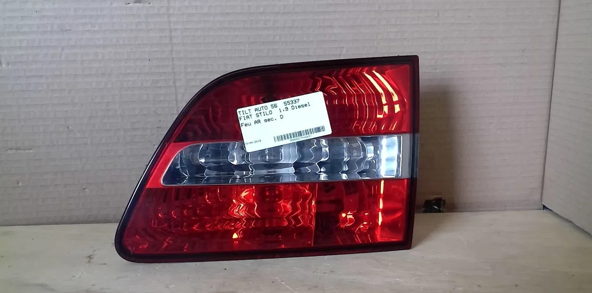 Feu arrière intérieur droit Fiat STILO Multi Wagon (192_) 1.9 d multijet (2005-2008) occasion