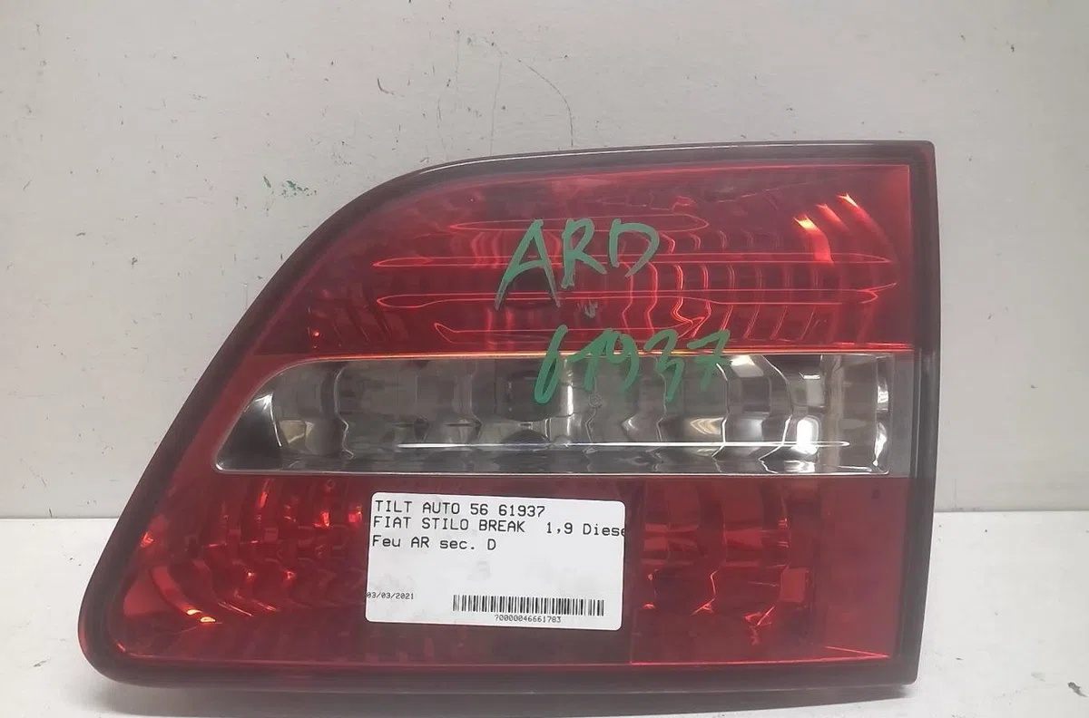 Feu arrière intérieur droit Fiat STILO Multi Wagon (192_) 1.9 jtd (2003-2008) occasion