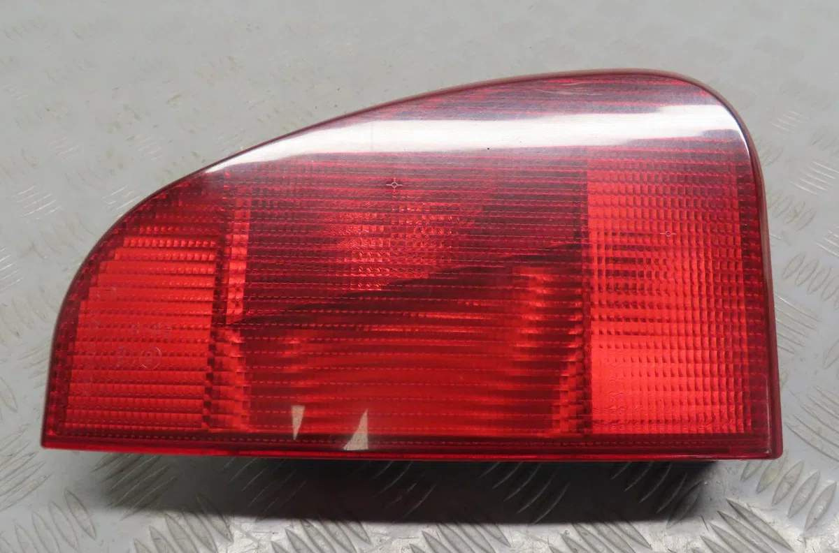 Feu arrière intérieur droit Fiat ULYSSE (220_) 2.0 16v (220aq5) (2000-2002) occasion