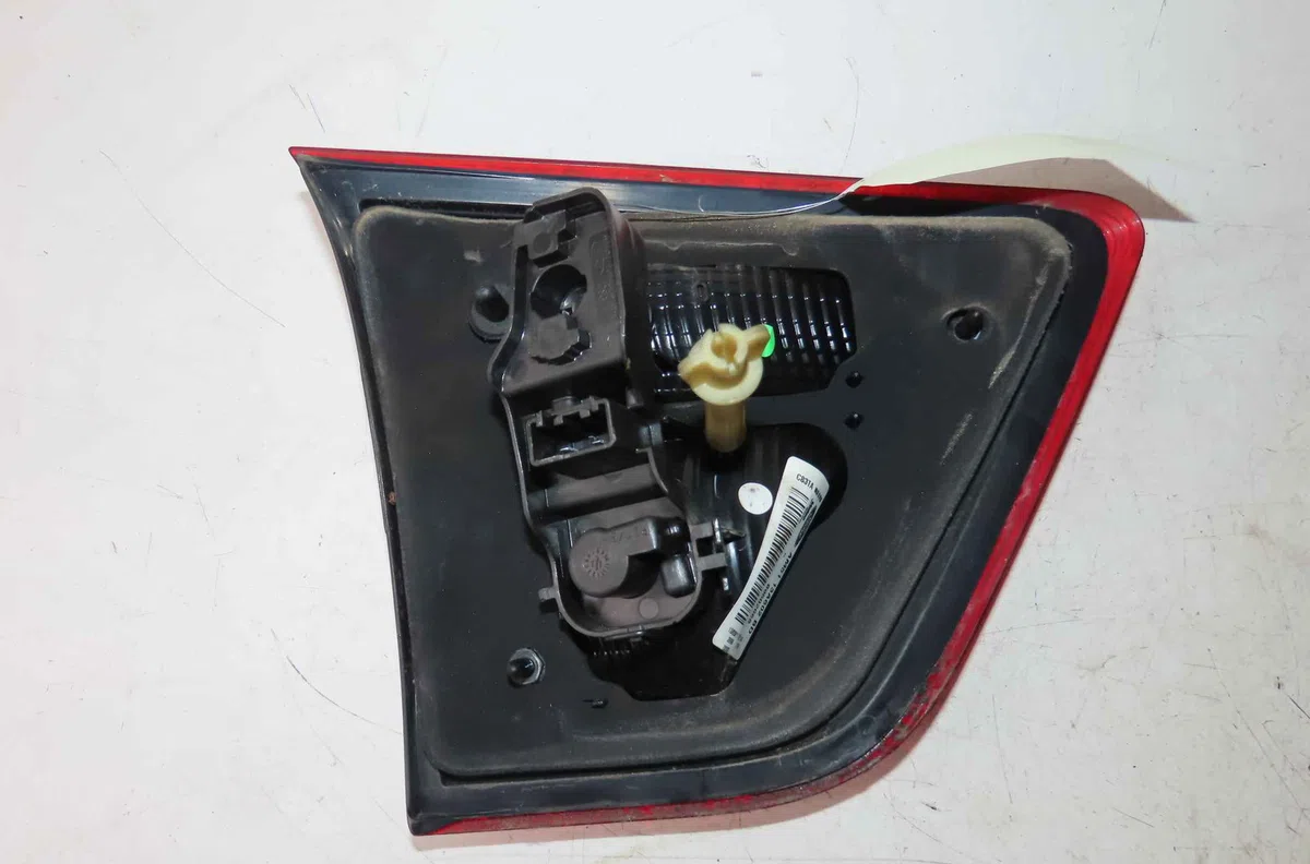 Feu arrière intérieur droit FORD CMAX II occasion