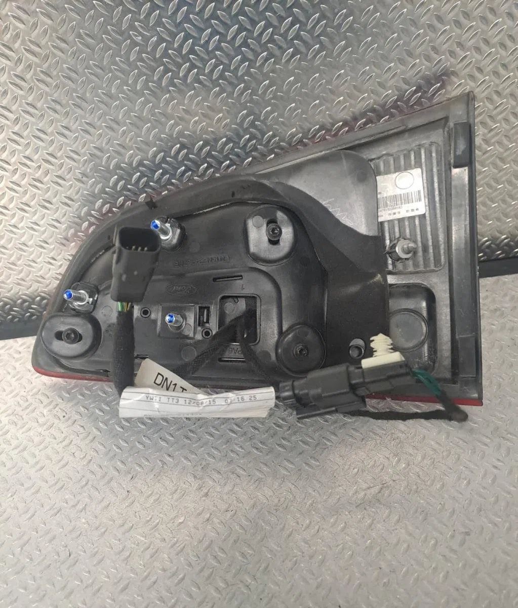 Feu arrière intérieur droit Ford ECOSPORT 1.5 ecoblue tdci (2015) occasion