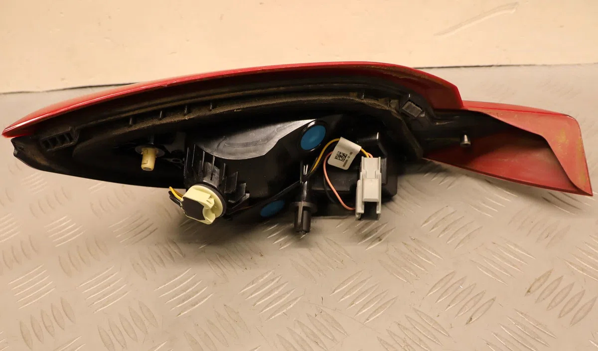 Feu arrière intérieur droit Ford FIESTA VII (HJ, HF) 1.0 ecoboost (2017) occasion