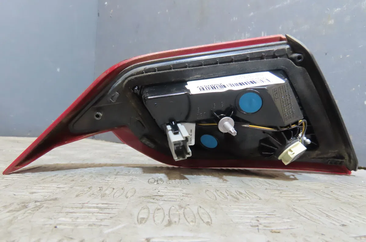 Feu arrière intérieur droit Ford FIESTA VII (HJ, HF) 1.1 ti-vct (2017) occasion