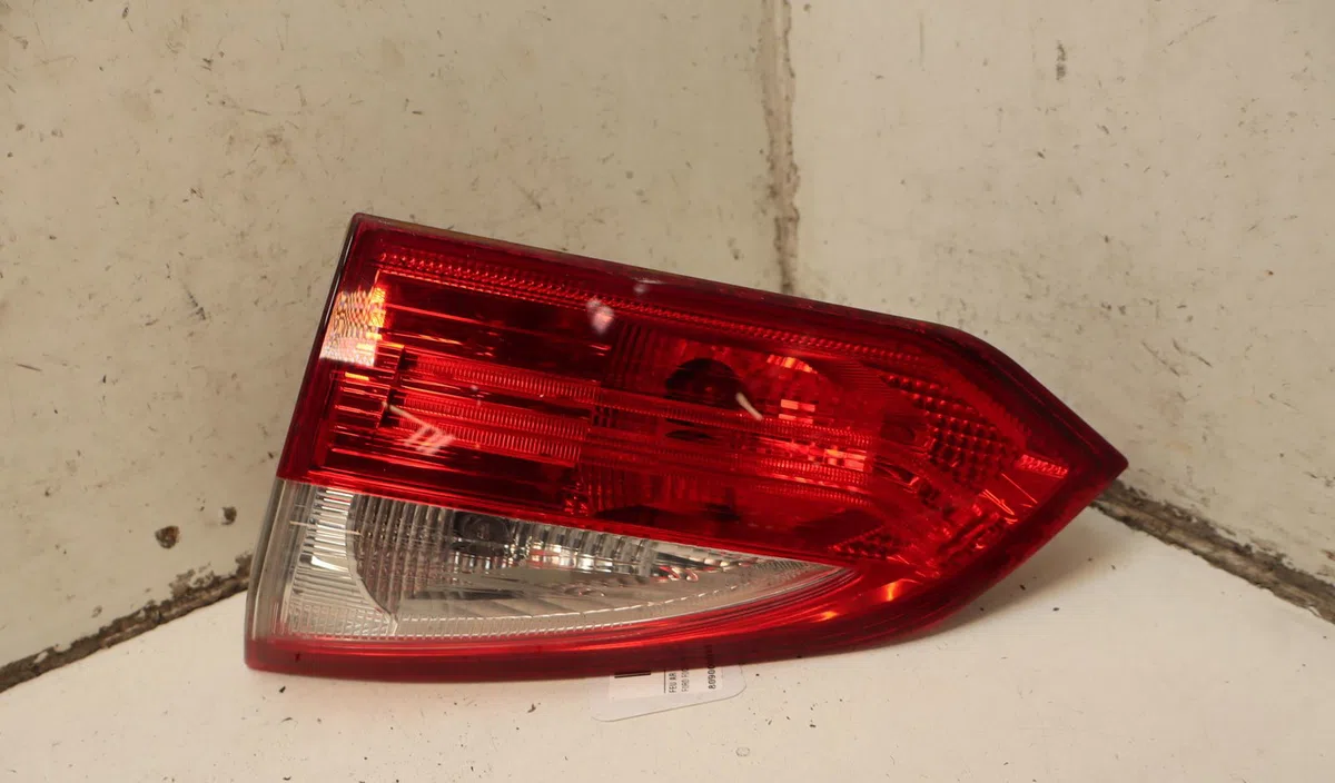 Feu arrière intérieur droit Ford FOCUS III Turnier 1.0 ecoboost (2012) occasion