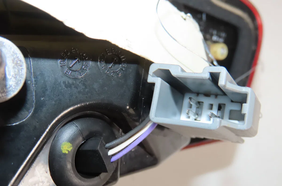 Feu arrière intérieur droit Ford FOCUS III Turnier 1.0 ecoboost (2012) occasion