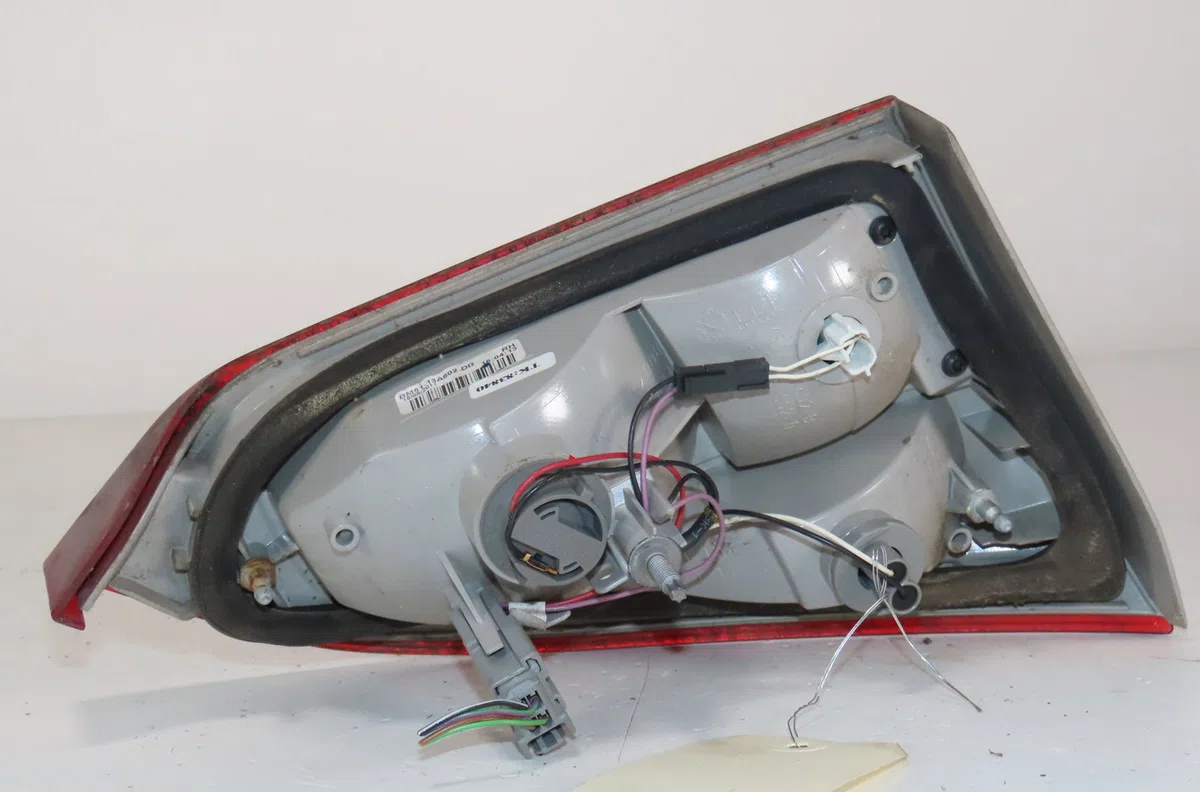 Feu arrière intérieur droit Ford FOCUS III Turnier 2.0 tdci (2010) occasion