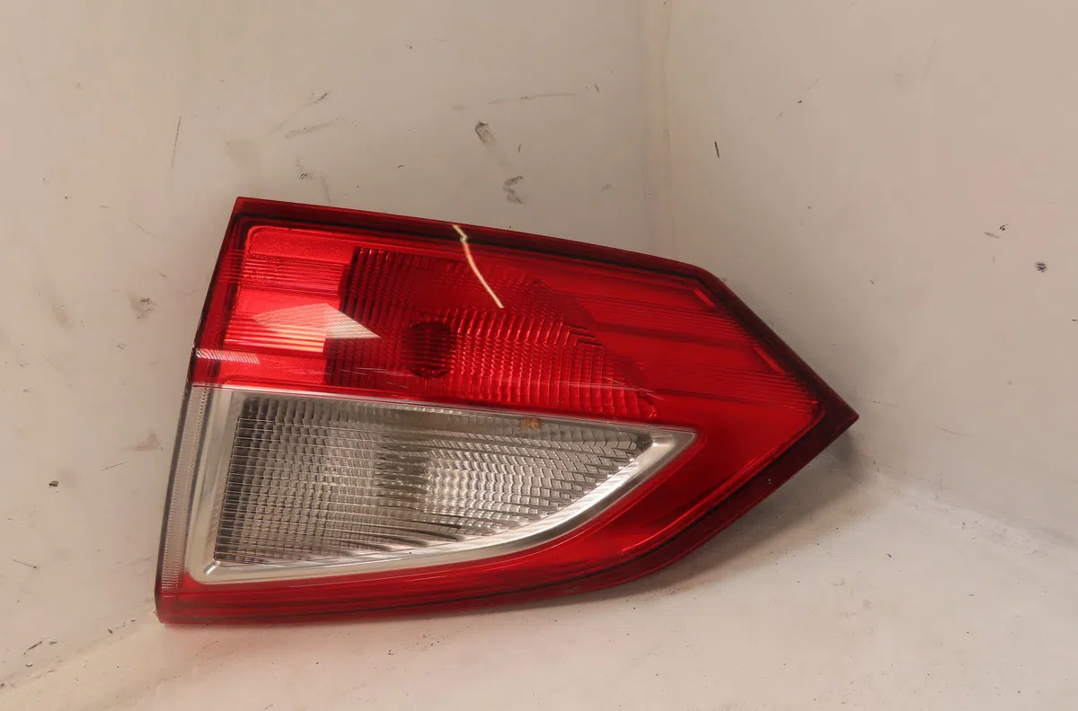Feu arrière intérieur droit Ford GRAND C-MAX (DXA-CB7, DXA-CEU) 1.5 tdci (2015-2019) occasion