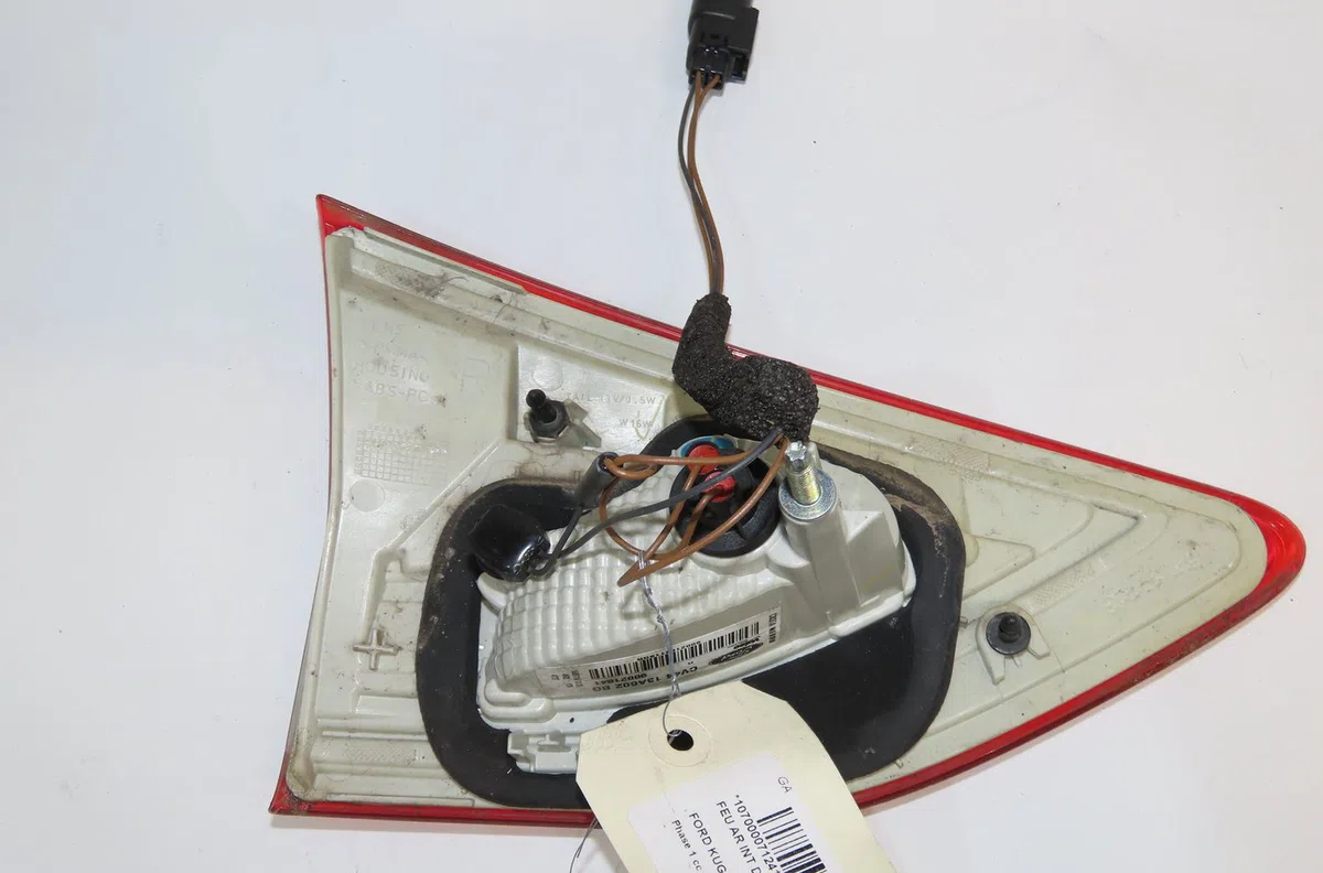Feu arrière intérieur droit Ford KUGA II (DM2) 2.0 tdci (2013-2014) occasion