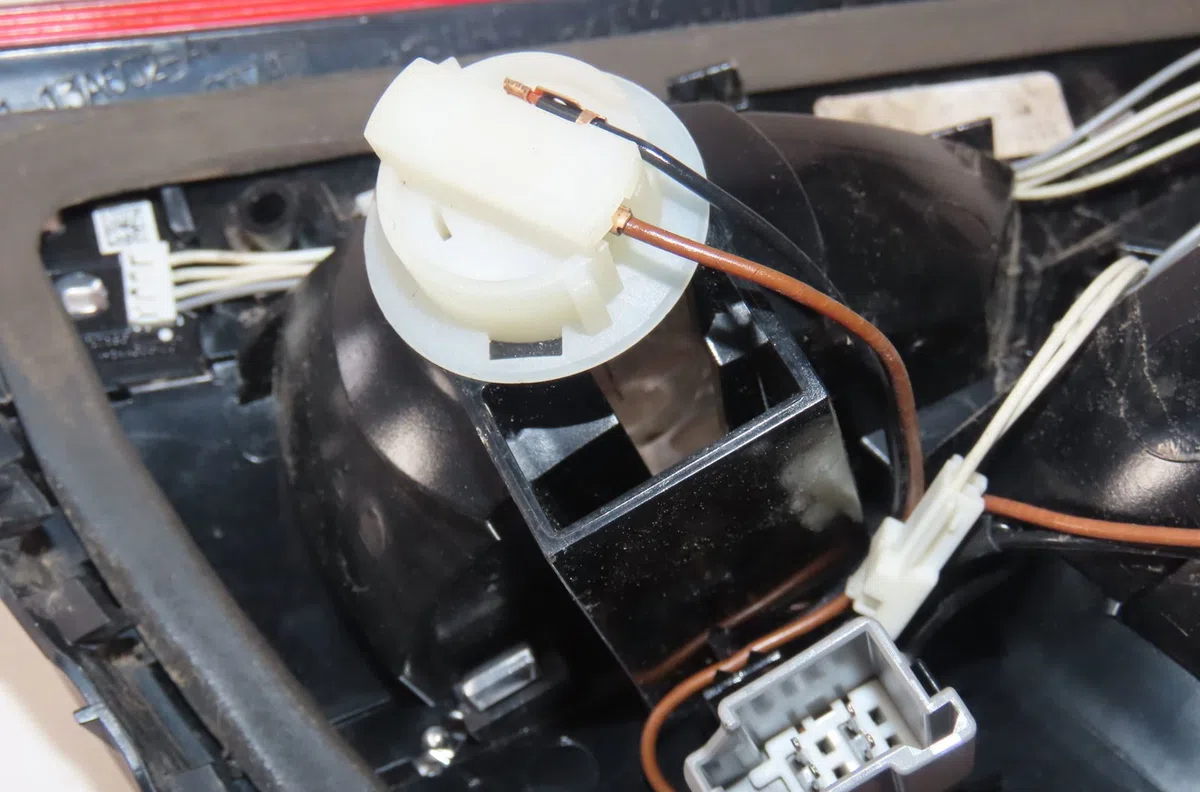Feu arrière intérieur droit Ford MONDEO IV (BA7) 1.6 tdci (2011-2015) occasion