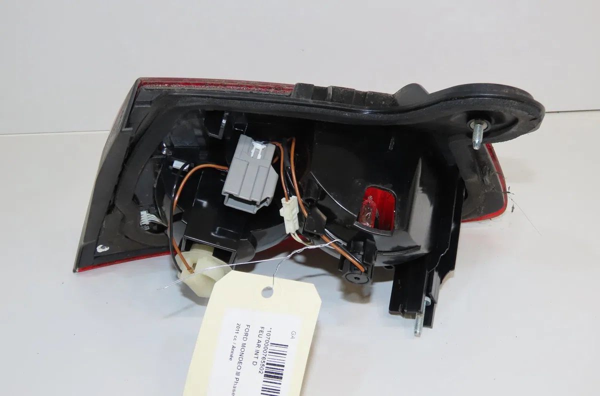 Feu arrière intérieur droit Ford MONDEO IV (BA7) 2.0 tdci (2007-2015) occasion