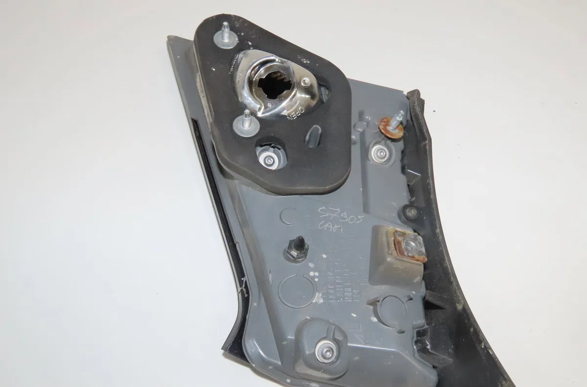Feu arrière intérieur droit Honda CIVIC IX (FK) 1.6 i-dtec (fk3) (2013) occasion