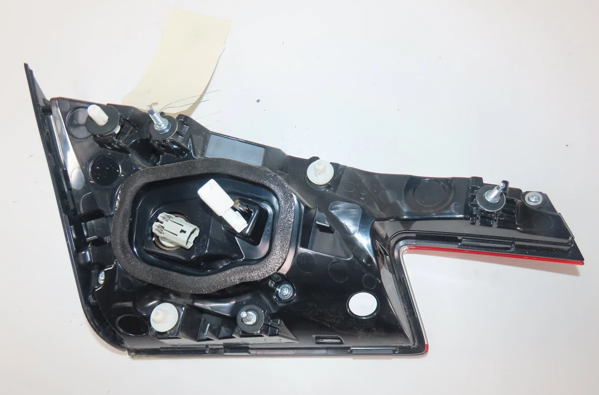 Feu arrière intérieur droit Honda CIVIC XI 3-5 portes (FL) 2.0 e:hev (2022) occasion