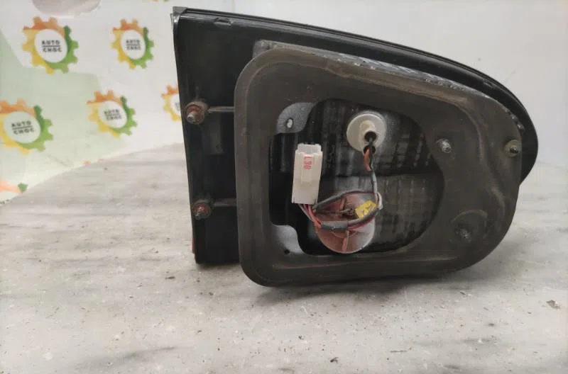 Feu arrière intérieur droit HYUNDAI H1 1 STAREX PHASE 1 occasion