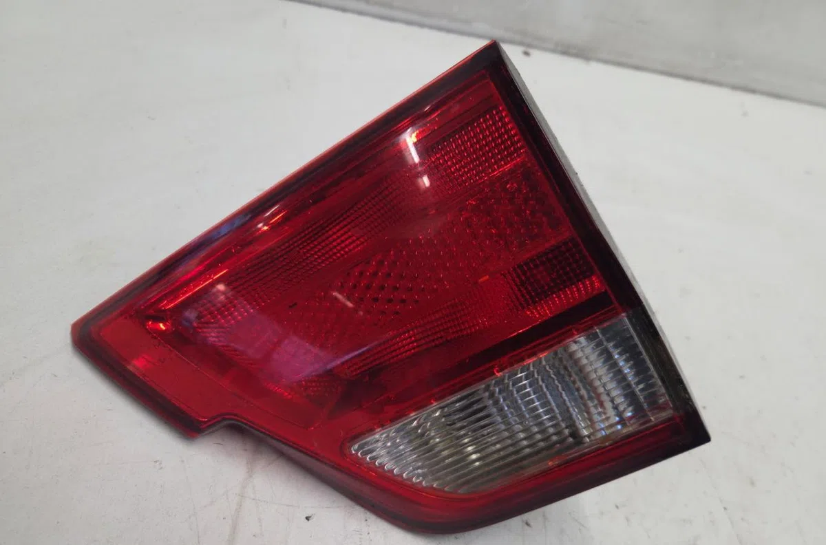 Feu arrière intérieur droit JEEP GRAND CHEROKEE 3 PHASE 1 occasion