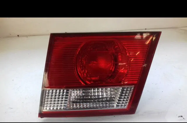 Feu arrière intérieur droit Kia CARENS II Monospace (FJ) 2.0 crdi (2002) occasion
