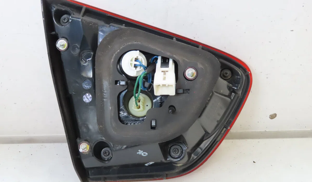 Feu arrière intérieur droit KIA RIO 2014 occasion